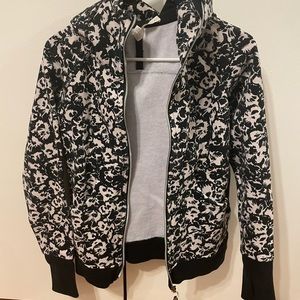 Lululemon zip up sweatshirT, size 6